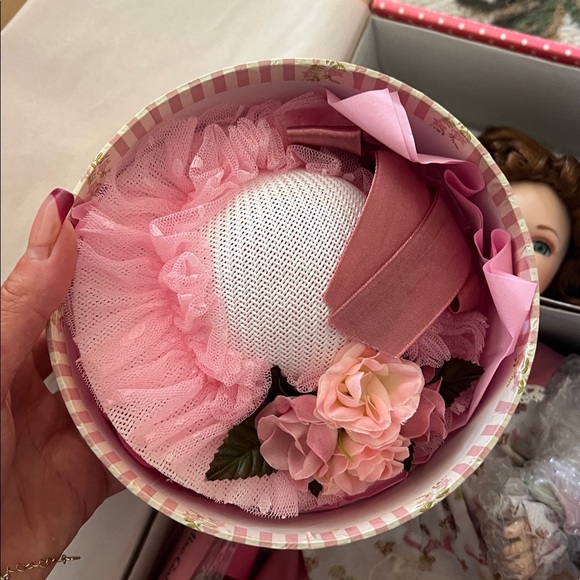 1994 Paradise Galleries Treasury Collection Musical Julie  In Box - Picture 4 of 5